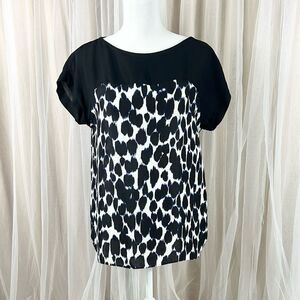 Kate Spade black blue and white cheetah print keyhole back shirt sleeve top